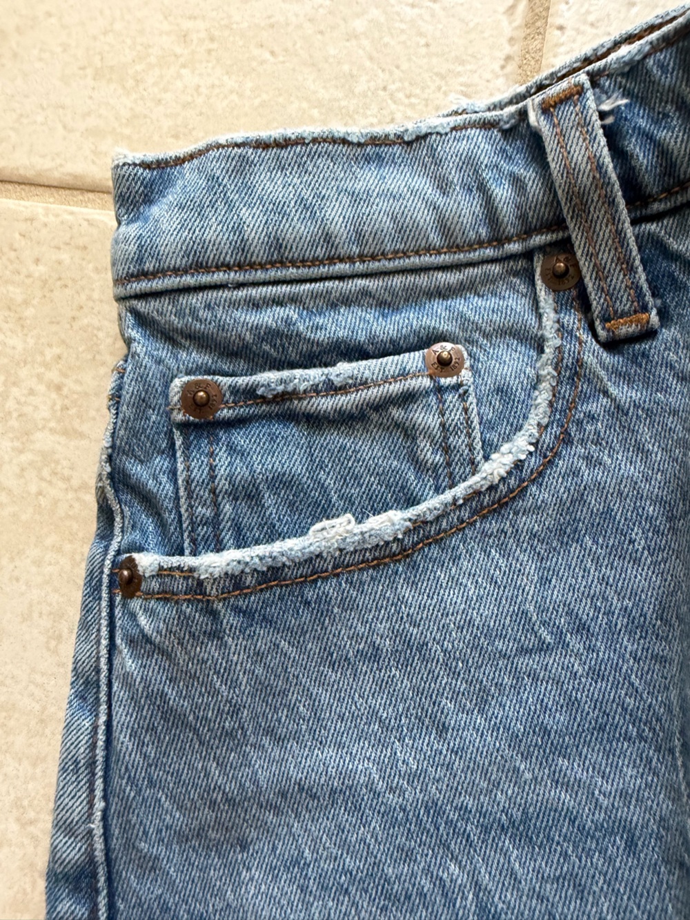 Abercrombie and Fitch size 27 Mom shorts, (high-rise curved love) - Picture 4 of 6